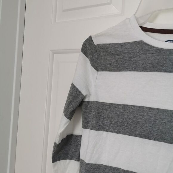 3/$15 Old Navy size L 10-12 boys long sleeve t-shirt - Picture 2 of 4